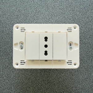 Installazione presa bipasso compatibile Matix Go