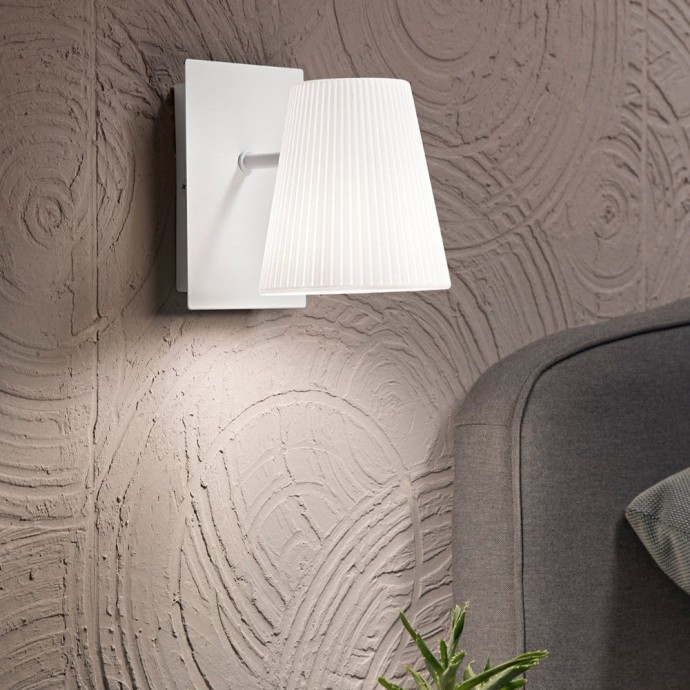 Applique da interno nera CULT in metallo e termoplastica - Luce Ambiente e Design