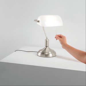 Lampada da tavolo E27...